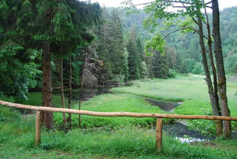 Auberge De L'Etang Du Devin ลาปูตรัว ภายนอก รูปภาพ